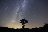 راهنمای تماشای بارش شهابی برساوُشی ۲۰۲۶ (۲۱ و ۲۲ مرداد ۱۴۰۵) + بهترین ساعت رصد