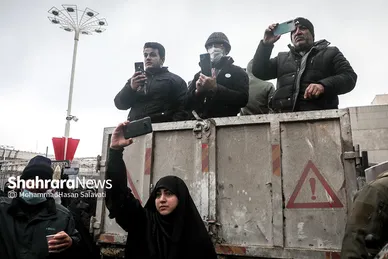 مراسم تدفین پیکر ۳ شهید گمنام در میدان شهدا مشهد