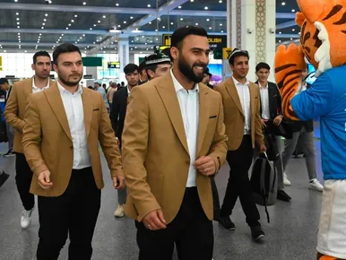 عکس‌هایی از ورود تیم ملی فوتسال افغانستان به ازبکستان