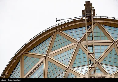 سقوط آزاد از بلندترین سکوی بانجی جامپینگ دنیا در تهران