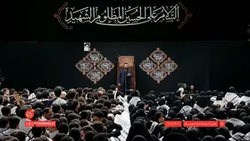 عزاداری هیئت&zwnj;های دانشجویی در حسینیه امام خمینی (ره) در حضور رهبر معظم انقلاب | آیت&zwnj;الله خامنه&zwnj;ای: کارزار بین جبهه حسینی و جبهه یزیدی تمام نشدنی است + فیلم