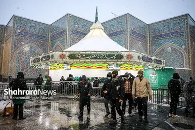 بارش برف در حرم مطهر رضوی