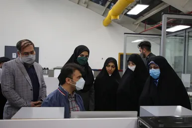 بازدید معاون رییس جمهور در امور زنان و خانواده از کارخانه نوآوری مشهد