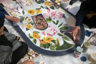  اجرای نقاشی سازه های موقت توسط هنرمندان پیشکسوت