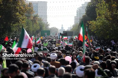 خروش مردم مشهد در راهپیمایی ۱۳ آبان
