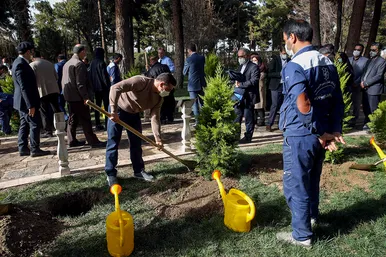 کاشت درخت صلح و دوستی با حضور نمایندگان کشورهای همسایه در مشهد