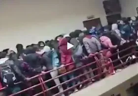 ۵ کشته در پی شکستن نرده&zwnj;های دانشگاه و سقوط دانشجویان + فیلم
