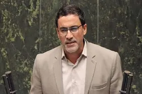 با خصوصی&zwnj;سازی خودروسازان موافقیم، اما باید با قیمتی درست به اهلش داده شود