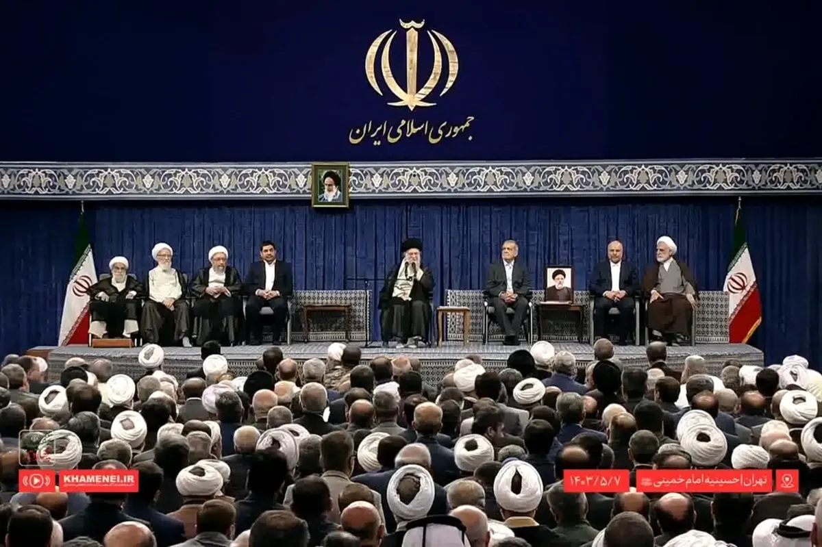 رهبر معظم انقلاب: انقلاب اسلامی دخالت در امور کشور را به مردم هدیه کرد | خداوند رئیس‌جمهور عزیز جدیدمان را توفیق بدهد و اهداف عالی را محقق کند + فیلم
