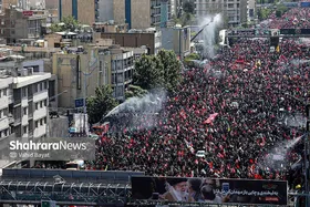 گاردین نوشت: &laquo;اتحاد ایرانیان زیر یک پرچم واحد&raquo; در تشییع رهبر شهید