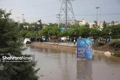 تصاویری از آب گرفتگی در میدان انقلاب اسلامی مشهد (۲۶ اردیبهشت ۱۴۰۳)