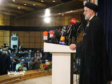 تصاویری از لحظه ثبت نام رئیس جمهور شهید در انتخابات ریاست جمهوری ۱۴۰۰