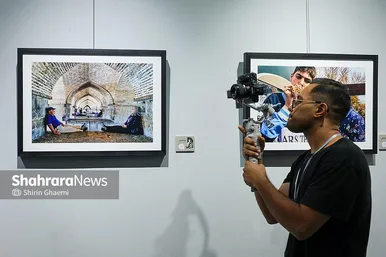 گزارش تصویری | نمایشگاه عکس گروهی «بی هوا»