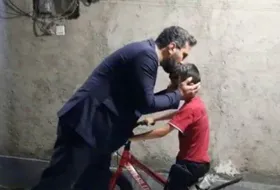 رئیس&zwnj;جمهور پسربچه&zwnj; اصفهانی را به آرزویش رساند + عکس