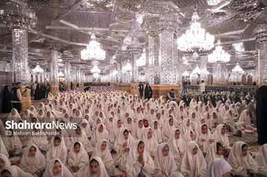 گزارش تصویری | ضیافت افطار دختران روزه اولی در حرم مطهر امام رضا(ع)
