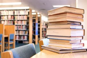 ایجاد کتابخانه&zwnj;ای برای کودکان بلوچ توسط یک دختر دهه&zwnj;هفتادی