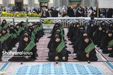 گزارش تصویری | تعویض پرچم گنبد حرم مطهر رضوی در صبح ولادت امام رضا (ع)
