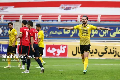 بازی دو تیم نساجی مازندران و سپاهان اصفهان در لیگ برتر