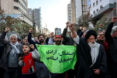 راهپیمایی اصناف، بازاریان و نمازگزاران پس از نماز جمعه مشهد