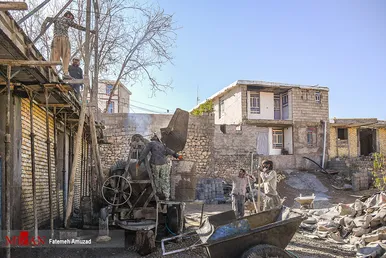 زندگی در سی سخت یک سال پس از زلزله