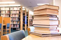 ایجاد کتابخانه‌ای برای کودکان بلوچ توسط یک دختر دهه‌هفتادی
