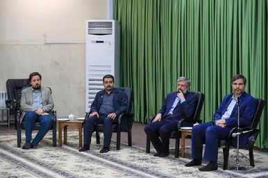دیدار مسئولان و خبرنگاران شهرآرا با امام جمعه مشهد