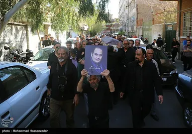 عکس‌هایی از تشییع پیکر رضا داودنژاد