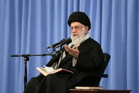 مقام معظم رهبری: مباهله، صحنه تمایز حق و باطل است