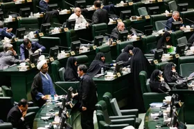 چه عواملی در مشارکت سیاسی زنان نقش دارد؟