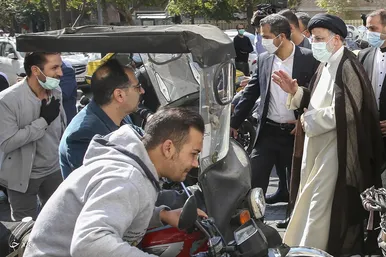 حضور رئیس جمهور در جایگاه توزیع سوخت