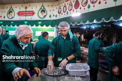 عرض ارادت قهرمانان ورزش ایران در حرم مطهر رضوی