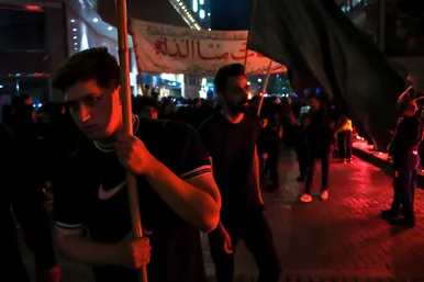 آئین سنتی مشعل گردانی نجفی‌ها در شب تاسوعا