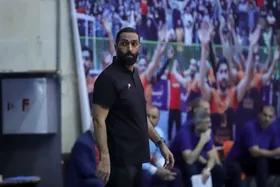 بهانه جدید سرمربی نیان رو شد | در شهر خودمان به ضررمان پرچم می&zwnj;زنند!
