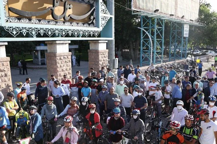 شرکت ۳۰۰ دوچرخه‌سوار مشهدی در همایش روز جهانی دوچرخه