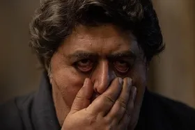 گریم عجیب فرهاد اصلانی و نازنین بیاتی در فیلم لاک&zwnj;پشت