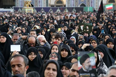 استقبال از پیکر شهدای خدمت در حرم رضوی