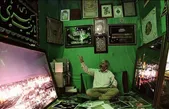 درباره حسن توکلی، عکاس پیشکسوت مشهدی که نزدیک ۳۰ سال عاشقانه در حرم مطهر رضوی عکاسی کرد | ۴۰۰ پله بالاتر از عشق