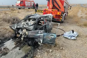 جان&zwnj;باختن ۲ نفر در حادثه واژگونی و حریق خودرو در کمربند سبز مشهد + عکس (۱۵ مهر ۱۴۰۳)