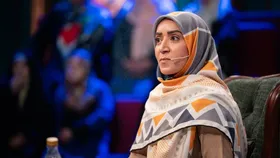 ۳۰ سال آموزش حفظ محیط زیست؛ معلمی که با دانش&zwnj;آموزانش درب بطری جمع کرد تا برای معلولان ویلچر بسازد