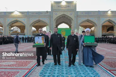 گزارش تصویری | آیین سنتی تعویض پوش ضریح مطهر امام رضا (ع)