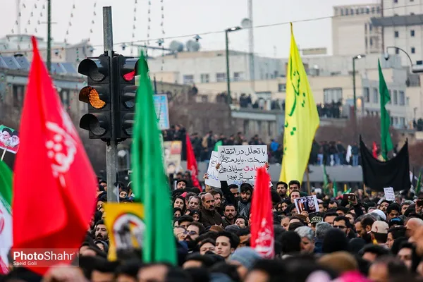 گزارش زنده از مراسم تشییع سردار سلیمانی در مشهد/ وعده ما با شهیدان مقاومت ساعت۱۴ میدان ۱۵خرداد مشهد