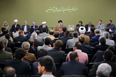دیدار جمعی از شاعران و اهالی فرهنگ و ادب فارسی با رهبر انقلاب