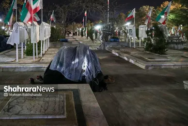 گزارش تصویری | مراسم احیای سومین شب قدر در جوار گلزارشهدای بهشت‌رضا(ع) (۳ فروردین ۱۴۰۴)
