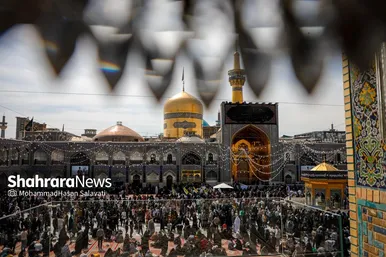 گزارش تصویری | لحظه تحویل سال در حرم مطهر امام رضا (ع)