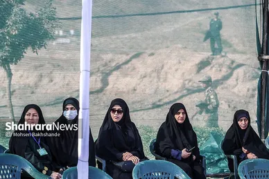 مراسم رژه هفته دفاع مقدس در مشهد برگزار شد