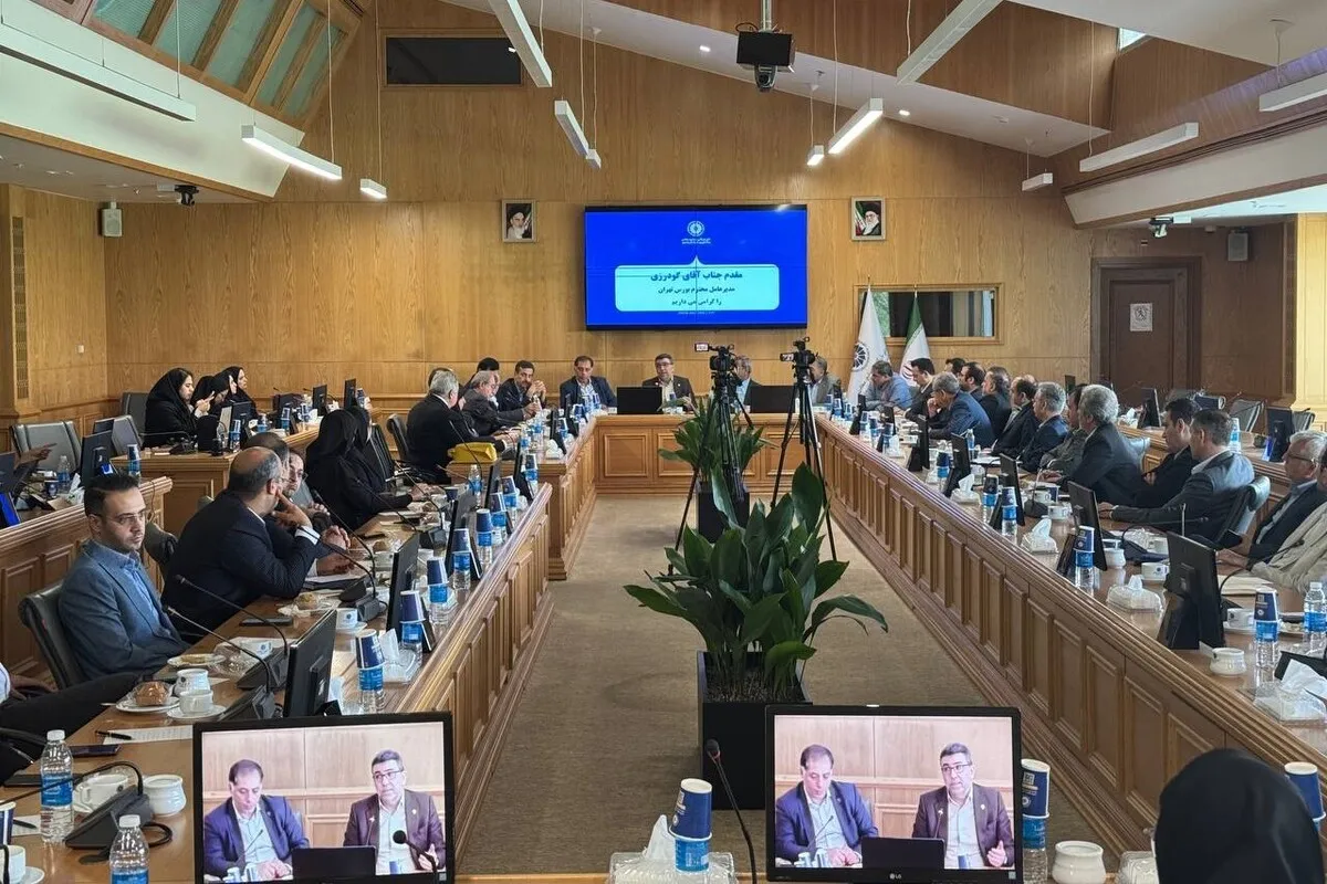 نشست تخصصی فعالان اقتصادی خراسان رضوی با مدیران بورس کشور | نهاد‌های مالی کشور در مشهد تجمیع می‌شوند