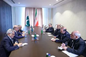 پزشکیان با نخست&zwnj;وزیر پاکستان دیدار کرد | وحدت کشور&zwnj;های اسلامی مؤثرترین راهکار رفع هر تهدیدی علیه آن&zwnj;هاست (۱۳ تیر ۱۴۰۴)