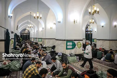 آیین معنوی اعتکاف در حرم امام رضا (ع)