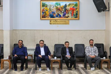 دیدار مسئولان و خبرنگاران شهرآرا با امام جمعه مشهد