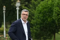 وزیر بهداشت: در تامین پانسمان بیماران پروانه‌ای مشکل جدی نداریم